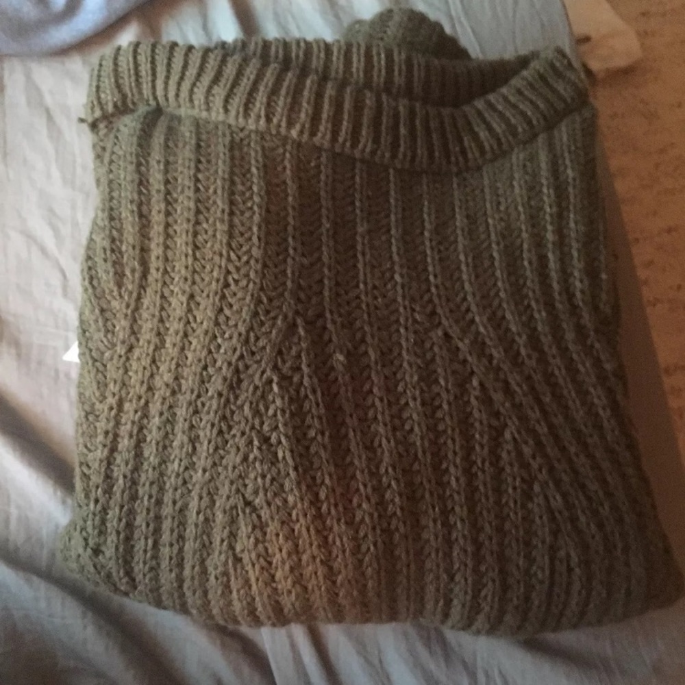 Chunky olive green sweater!